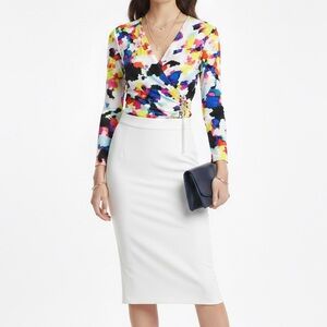 Stunning Ellen Tracy -  Artistic Abstract Faux-Wrap Top